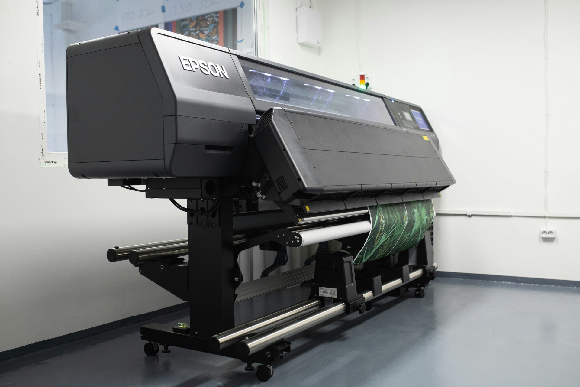 a large machine that is sitting on a table
